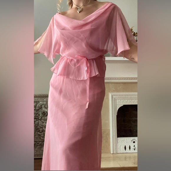 70's Pink Fairy Dress
Beautiful vintage 1970's soft pink gown made by the ilgwu. - Picture 5 of 5